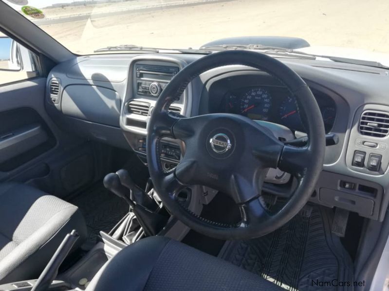 Nissan NP300 2.5 Tdi Hi-Rider DC 4x4 in Namibia