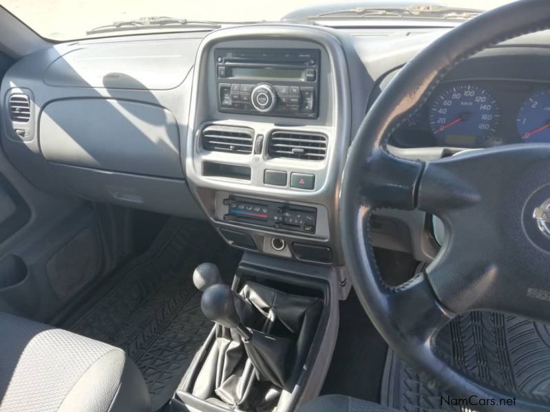 Nissan NP300 2.5 Tdi Hi-Rider DC 4x4 in Namibia