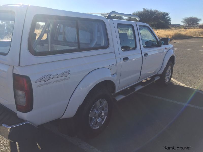 Nissan NP300 2.5 diesel 4x4 in Namibia