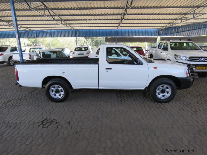 Nissan NP300 2.5DIESEL LWB in Namibia