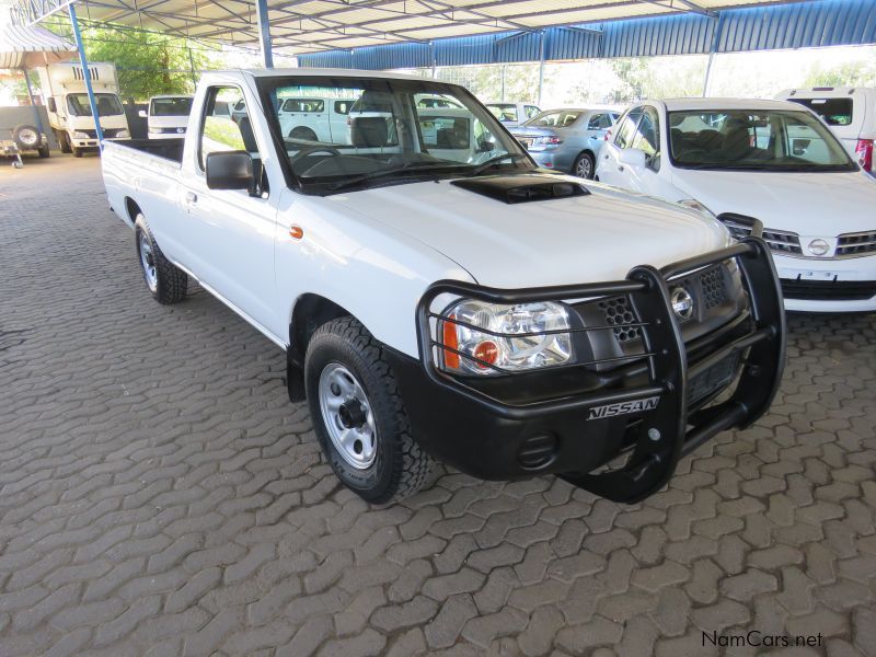 Nissan NP300 2.5DIESEL LWB in Namibia