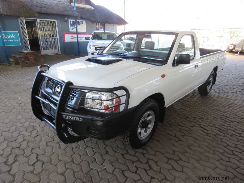 Nissan NP300 2.5DIESEL LWB in Namibia