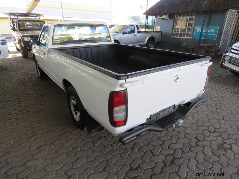 Nissan NP300 2.5DIESEL LWB in Namibia