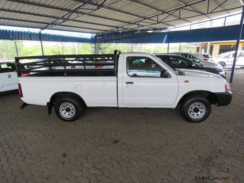 Nissan NP300 2000l LWB in Namibia