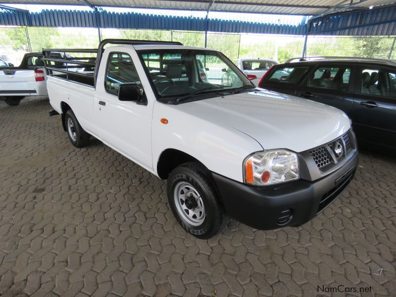 Nissan NP300 2000l LWB in Namibia