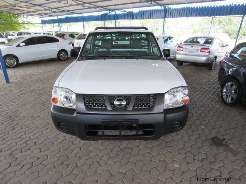 Nissan NP300 2000l LWB in Namibia