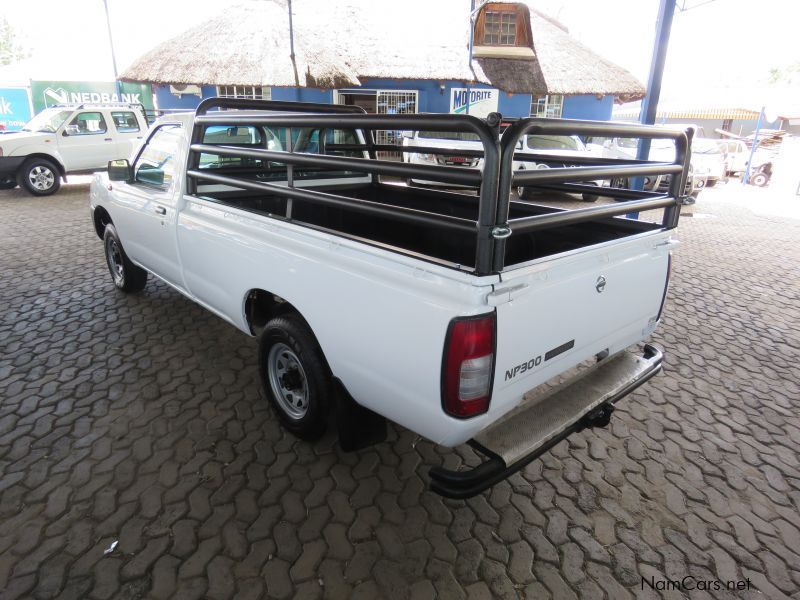 Nissan NP300 2000l LWB in Namibia