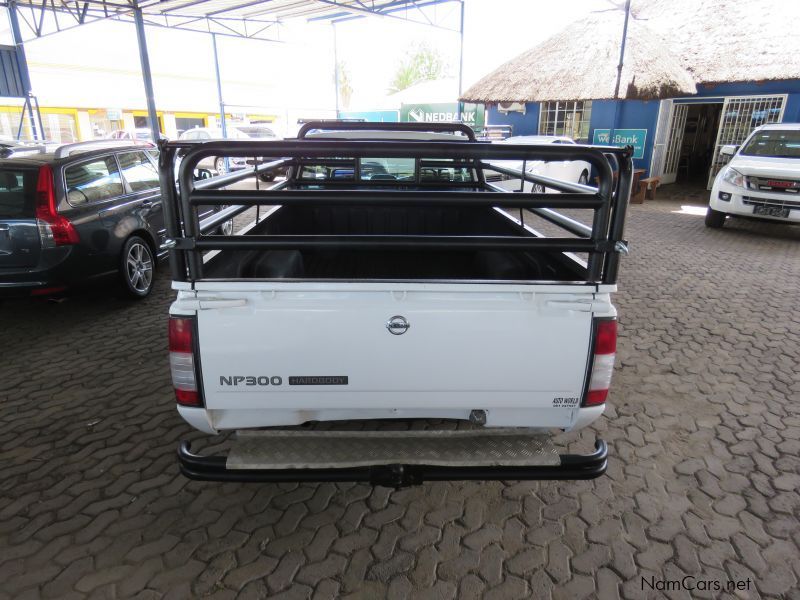 Nissan NP300 2000l LWB in Namibia