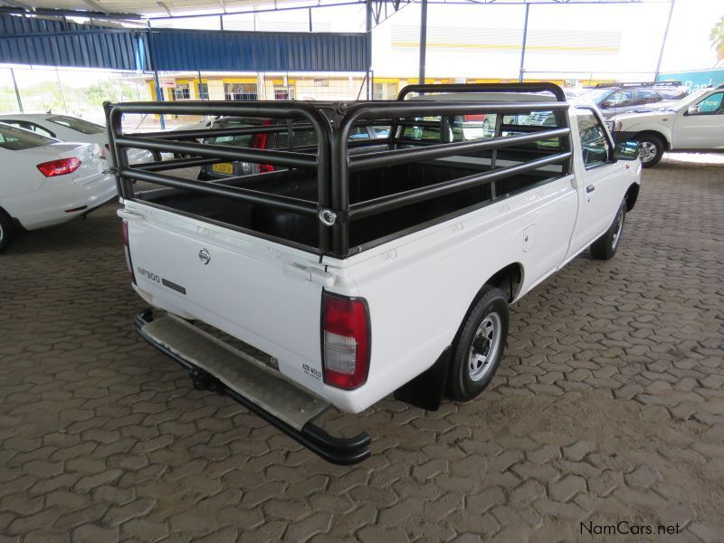 Nissan NP300 2000l LWB in Namibia