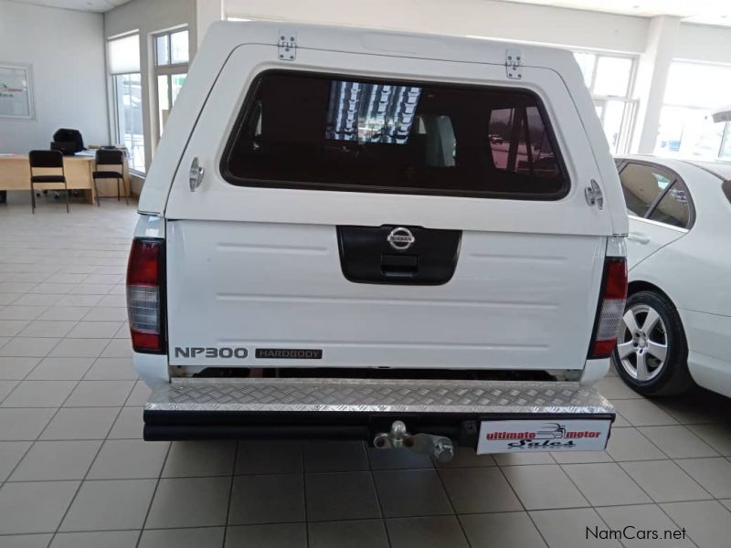 Nissan Np300 2.5 Tdi 4x4 P/u D/c in Namibia