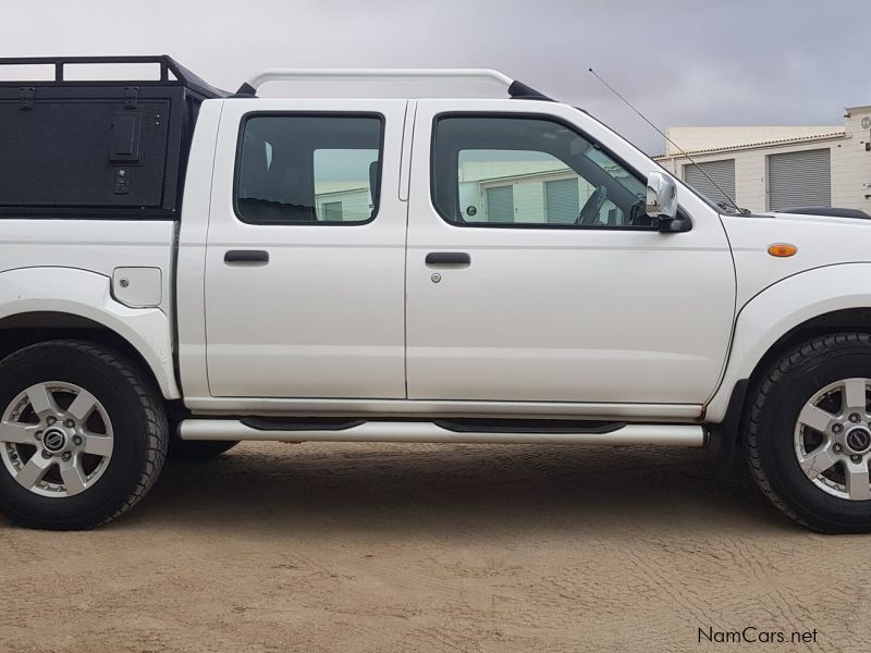 Nissan Np300 HardBody 2.5 Tdi  M/T 4x4 in Namibia