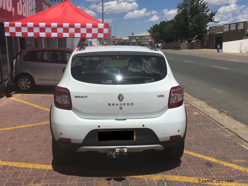 Renault 900 Turbo Stepway in Namibia