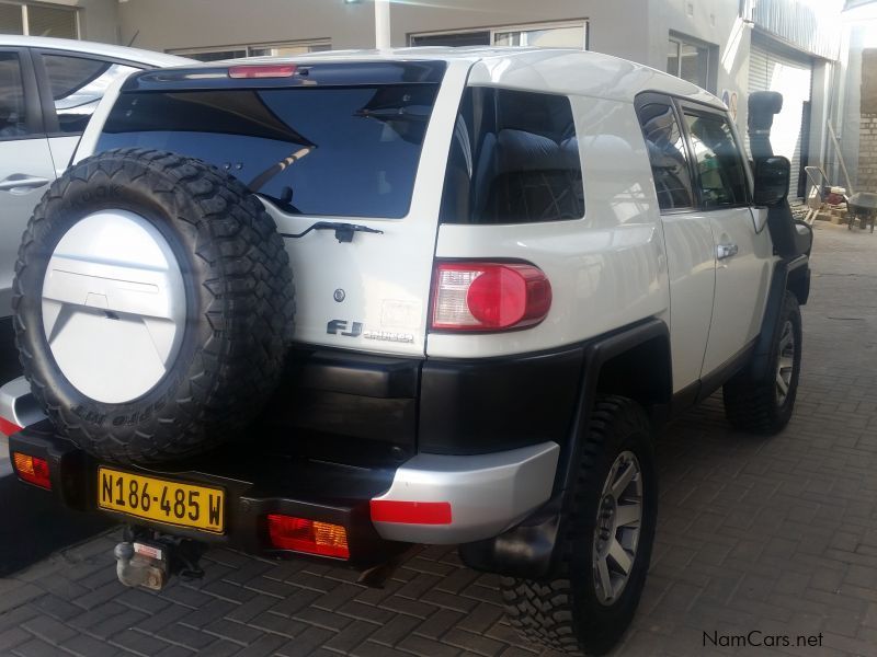 Toyota Fj Cruiser V6 A/T AWD in Namibia