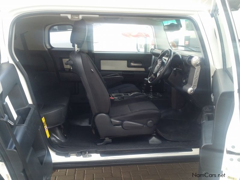 Toyota Fj Cruiser V6 A/T AWD in Namibia