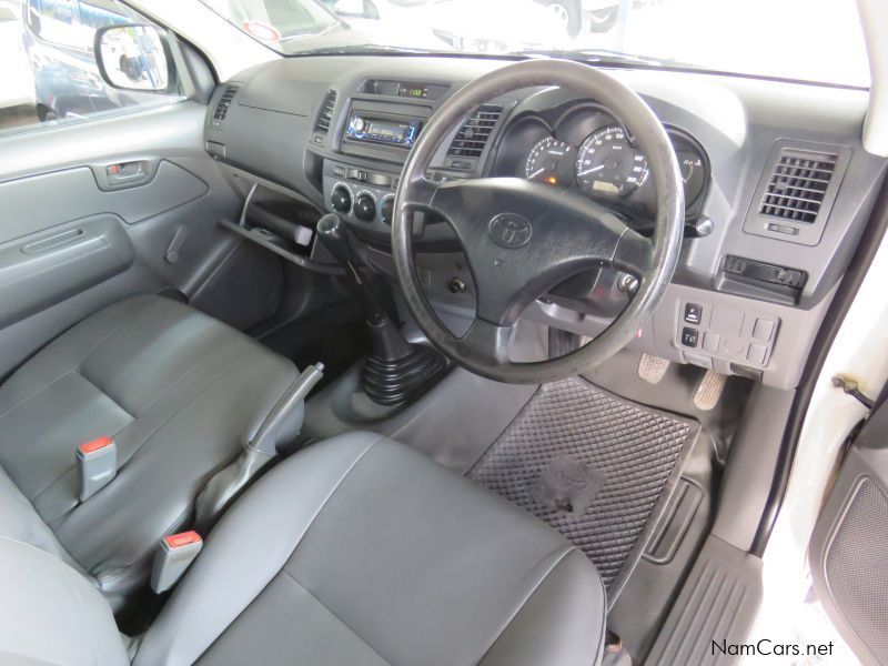 Toyota HILUX 2000 VVTI A/CON in Namibia