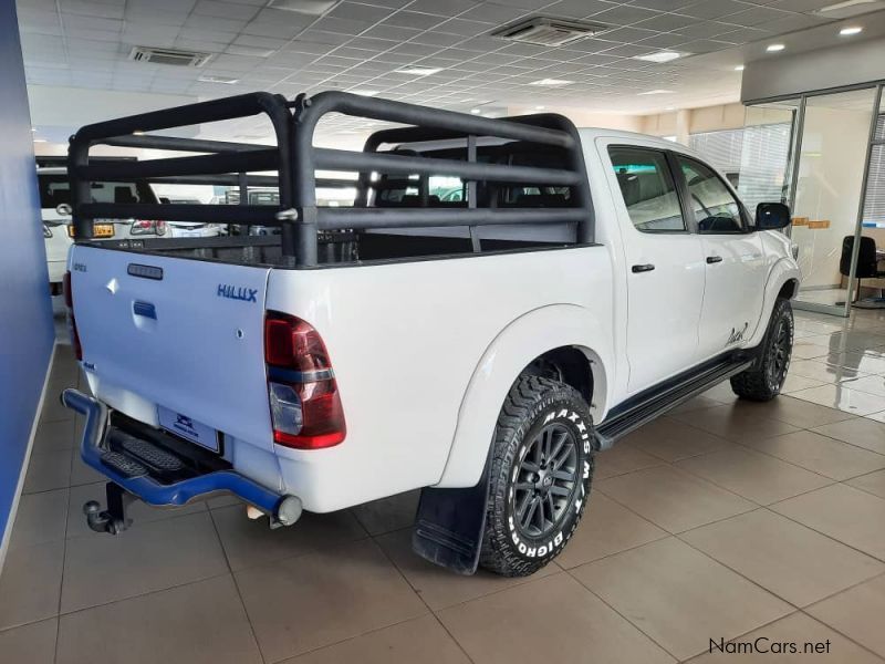 Toyota Hilux 4.0 V6 Dakar D/C 4x4 AT in Namibia