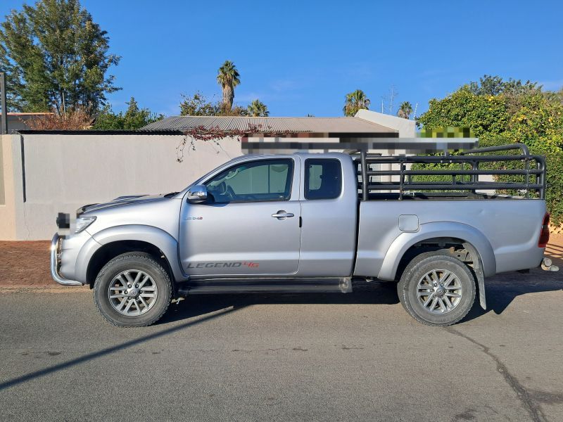 used-toyota-hilux-d4d-3-0-4x4-extended-cab-legend-45-2015-hilux-d4d-3