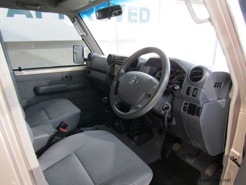 Toyota LAND CRUISER 70 4.5 V8 D/C in Namibia