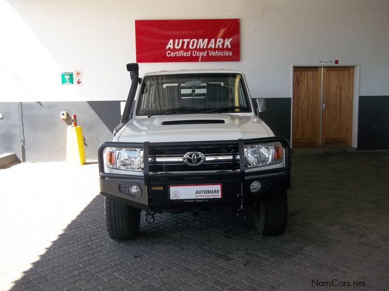 Toyota LAND CRUISER V8 in Namibia