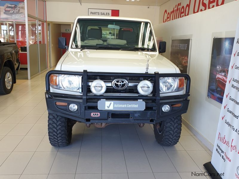 Toyota LANDCRUISER 4.0 V6 D/CAB in Namibia