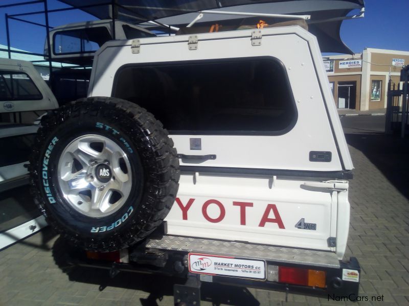 Toyota LANDCRUISER 4.0 V6 D/CAB 4X4 in Namibia