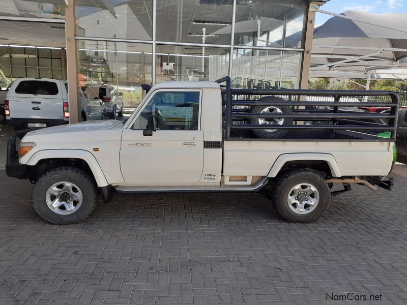 Toyota Land Cruiser 4.0 V6 4x4 in Namibia