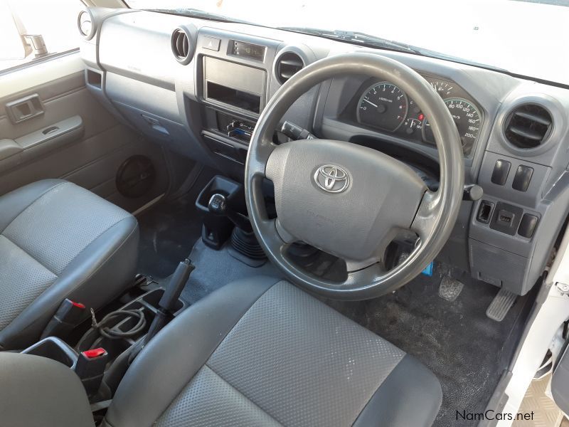 Toyota Land Cruiser 4.0 V6 4x4 in Namibia
