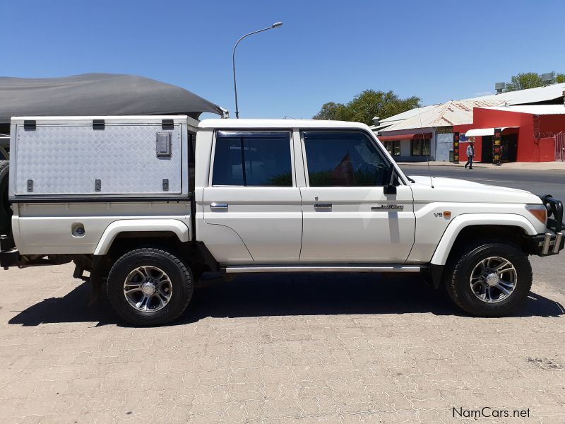 Toyota Land Cruiser 4.0 V6 D/C in Namibia