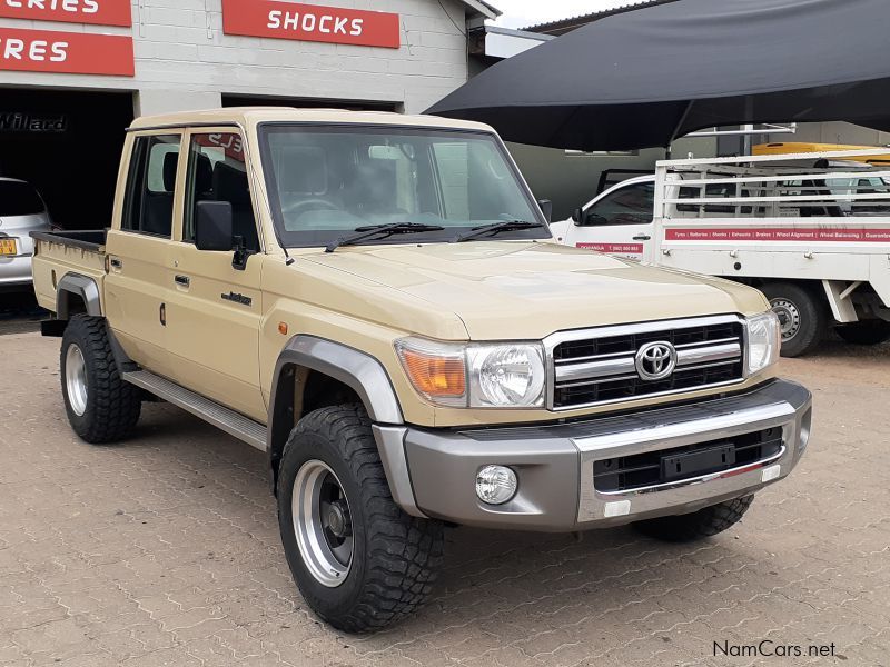 Toyota Land Cruiser 4.0 V6 D/C in Namibia