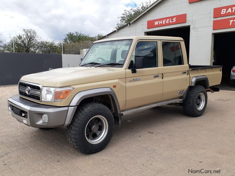 Toyota Land Cruiser 4.0 V6 D/C in Namibia