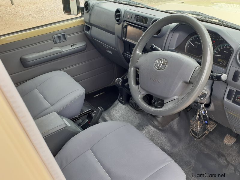Toyota Land Cruiser 4.0 V6 D/C in Namibia