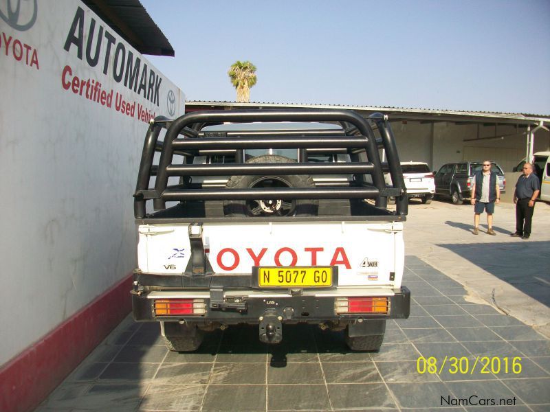 Toyota Land Cruiser 4.0 v6 double cab in Namibia