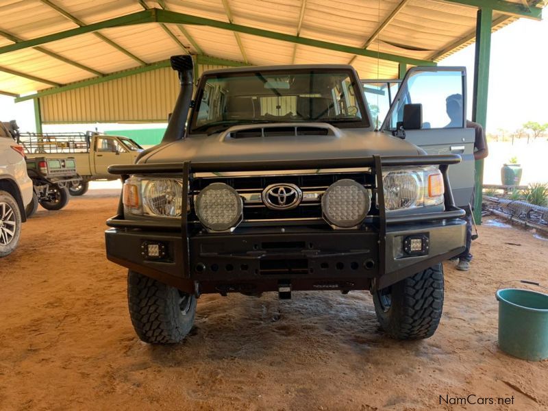 Toyota Land Cruiser 4.5 V8 D/C in Namibia