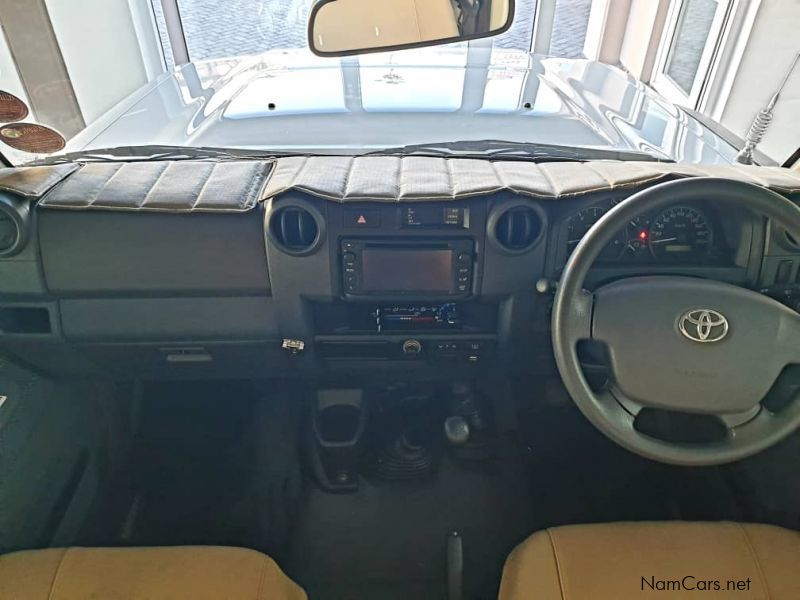 Toyota Land Cruiser 4.5D V8 S/W in Namibia