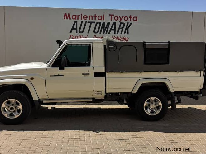 Toyota Land Cruiser 79 4.0 V6 SC in Namibia