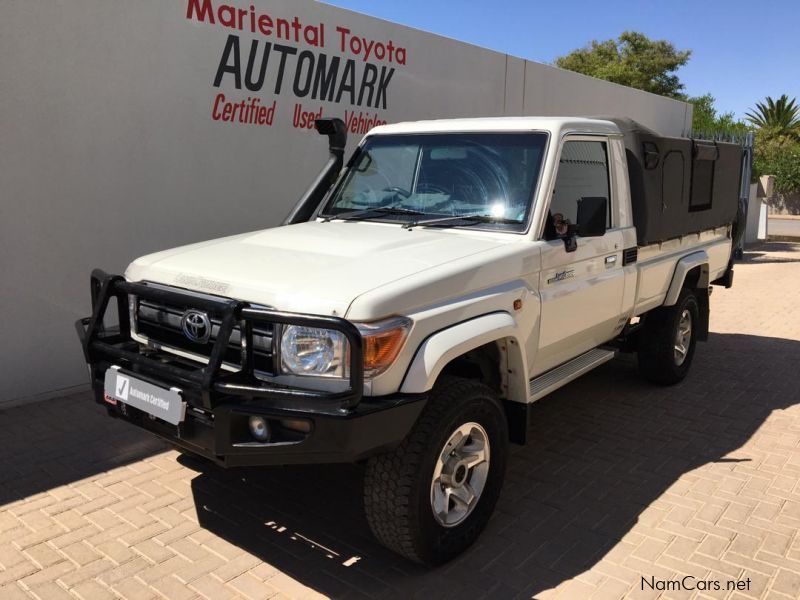 Toyota Land Cruiser 79 4.0 V6 SC in Namibia