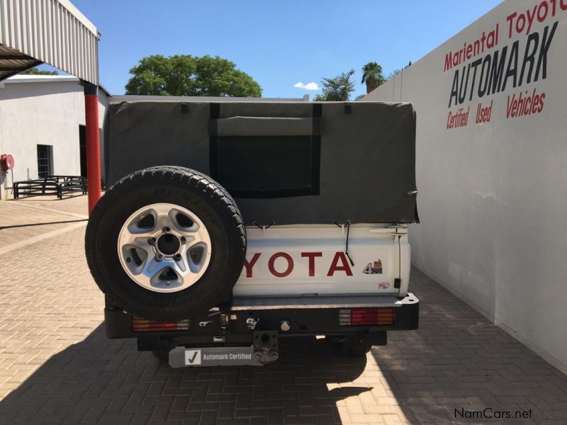 Toyota Land Cruiser 79 4.0 V6 SC in Namibia