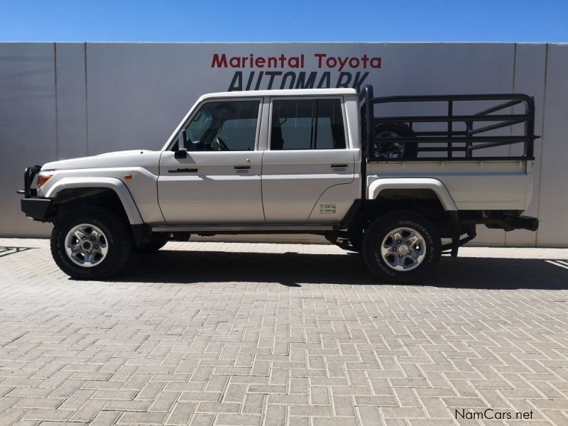 Toyota Land Cruiser V8 DC in Namibia