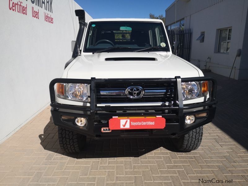 Toyota Land Cruiser V8 DC in Namibia