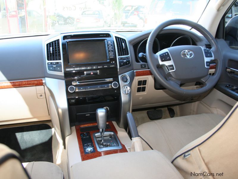 Toyota Landcruiser 200 V8 4.5D VX a/t in Namibia