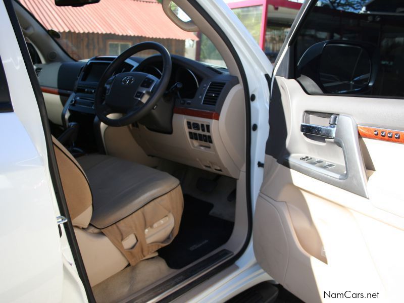 Toyota Landcruiser 200 V8 4.5D VX a/t in Namibia