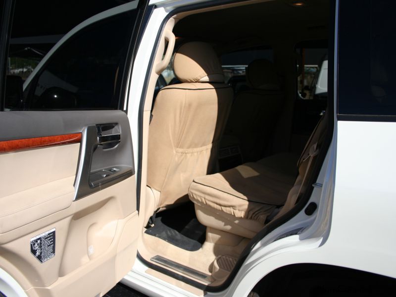 Toyota Landcruiser 200 V8 4.5D VX a/t in Namibia