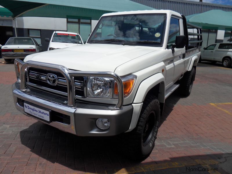 Toyota Landcruiser 4.0 Petrol S/C 4x4 in Namibia