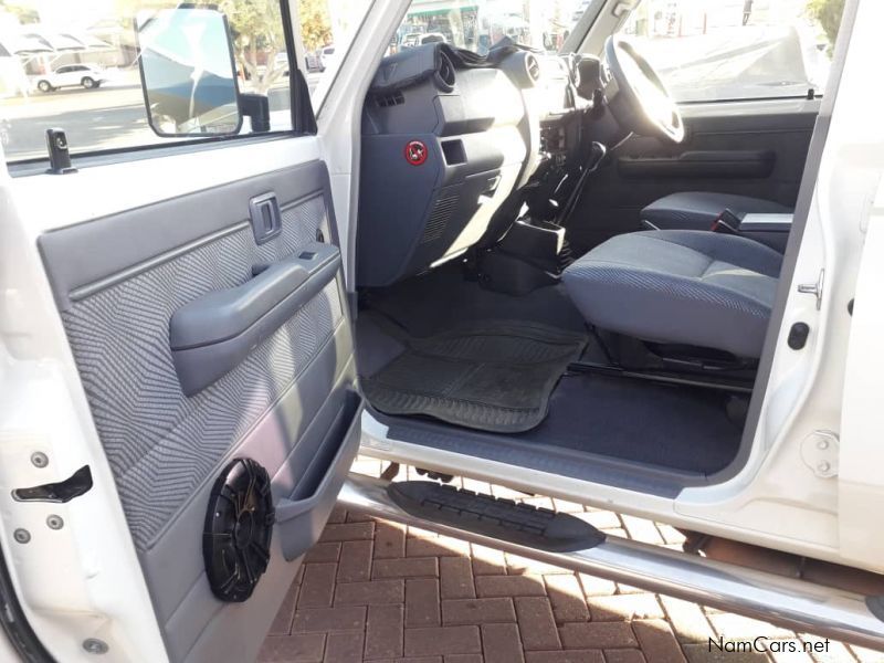 Toyota Landcruiser 79 4.5D V8 P/U D/C in Namibia