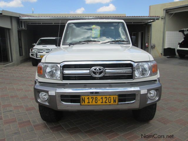Toyota Landcruiser V6 in Namibia