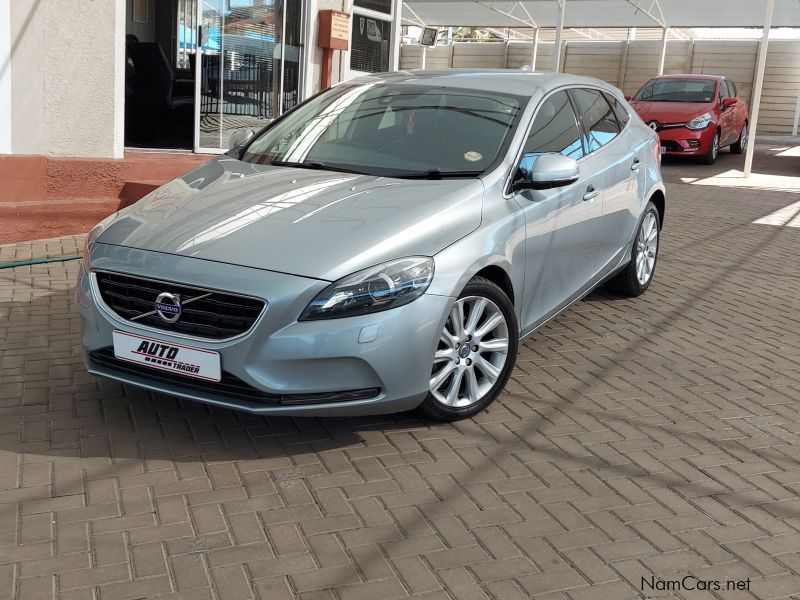 Volvo V40 D2 Excel in Namibia