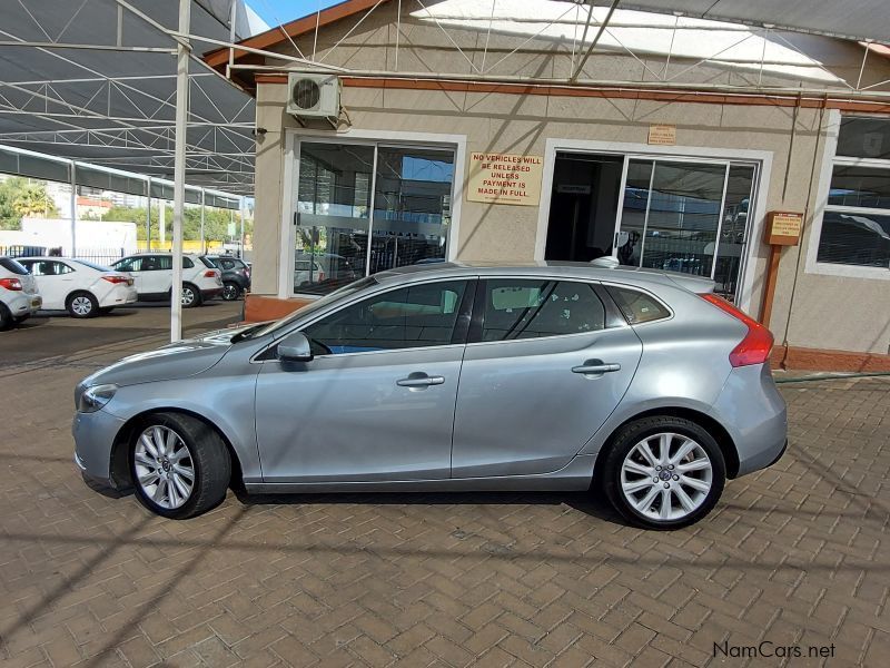 Volvo V40 D2 Excel in Namibia