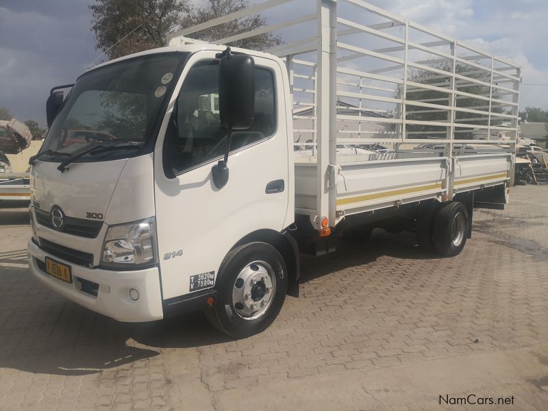 Hino 814 LWB in Namibia