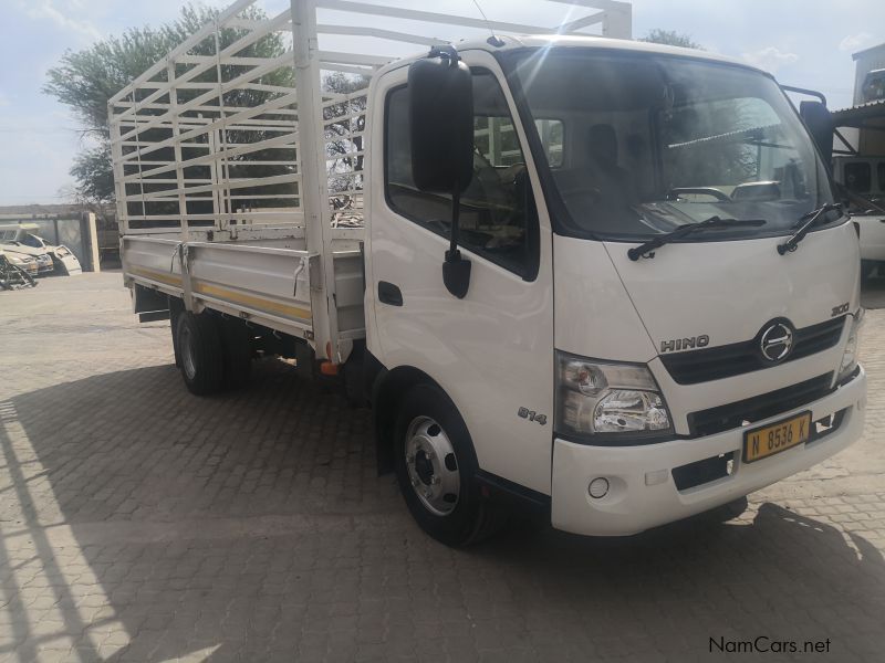 Hino 814 LWB in Namibia