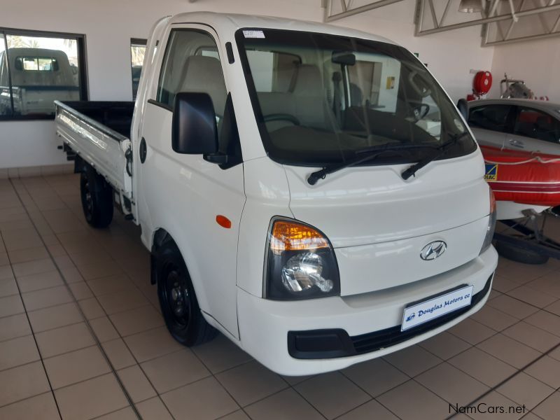 Hyundai H100 2.6D Dropside in Namibia